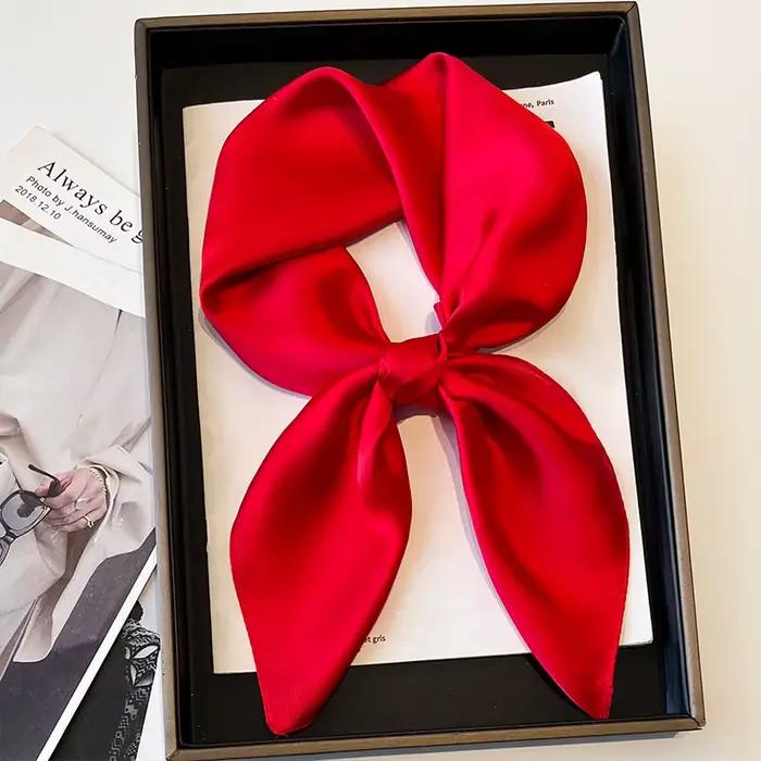 Écharpe simple de couleur unie pour femme, petit foulard carré en fausse soie de 70 cm, style basiqu