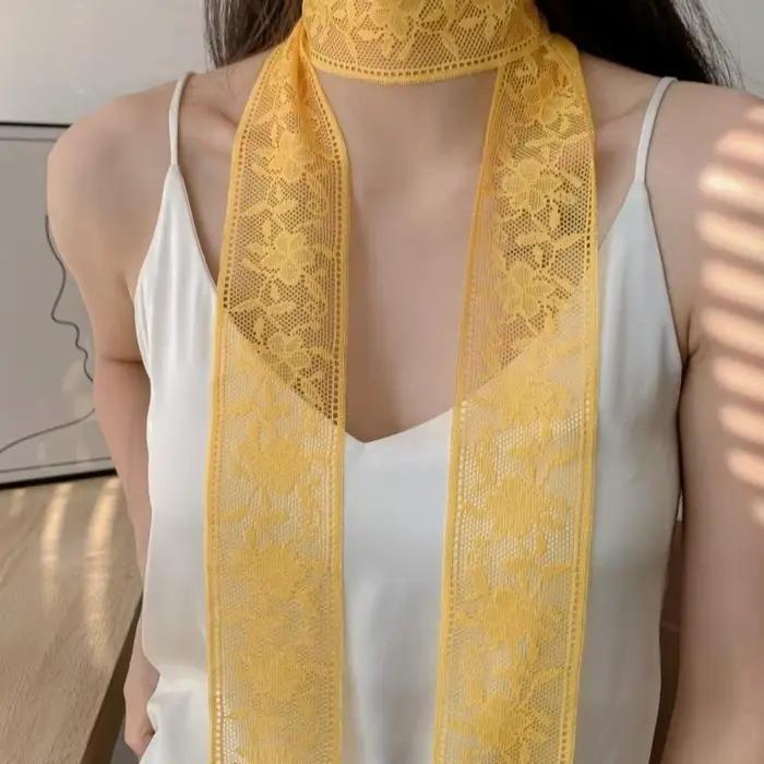 Écharpe élégante en dentelle florale imprimée