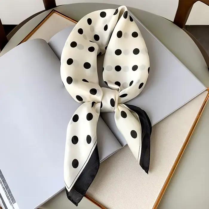 Écharpe carrée à pois pour femme