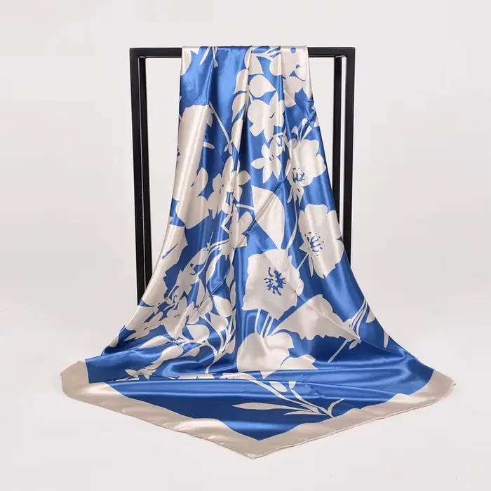 Écharpe Carrée Imprimée en Satin pour Femme