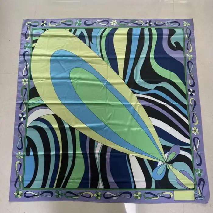 Nouvelle Écharpe Carrée Classique en Soie Bleue pour Femme 2026 avec Logo Signature Lettre Design Luxe 90x90cm