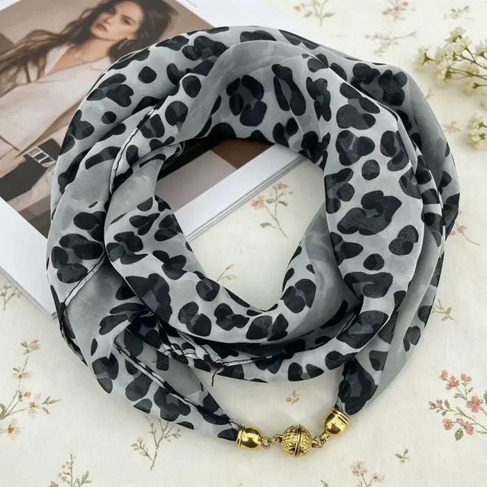 Écharpe à boucle magnétique imprimée léopard