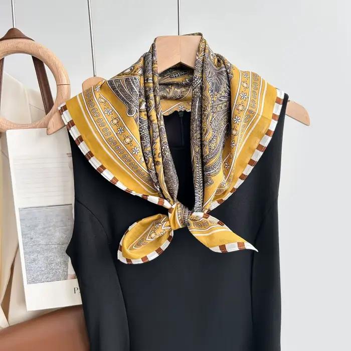 Nouveau Foulard Carré en Soie de Mûrier Littéraire et Rétro