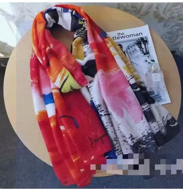 Écharpe triangle imprimée polyvalente tendance colorée pour femmes pour différentes occasions et looks