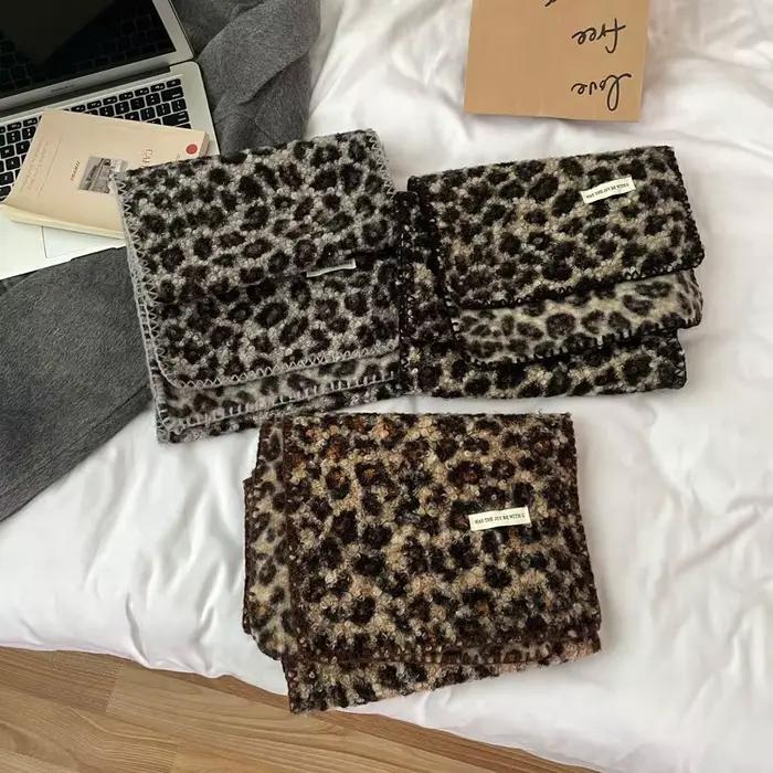 Foulards léopard pour femmes