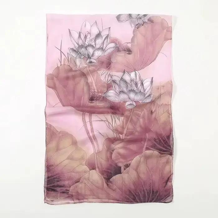Écharpe en mousseline de soie imprimé Lotus