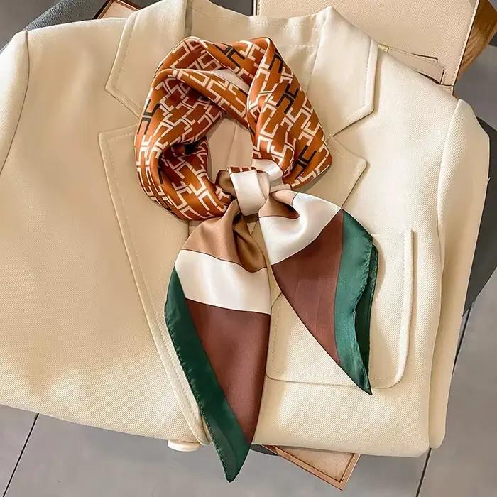 Foulard carré HYKMAIYW pour femmes, polyester luxueux, design des quatre saisons, protection solaire, plage, décontracté, style chic et moderne