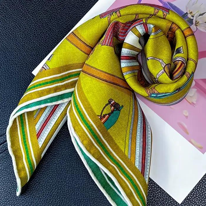Écharpe de luxe en soie et laine texture chevrons imprimé équestre pour soirée et cadeau unisexe polyvalent durable
