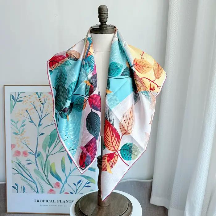 Foulard en soie imprimé végétal coloré