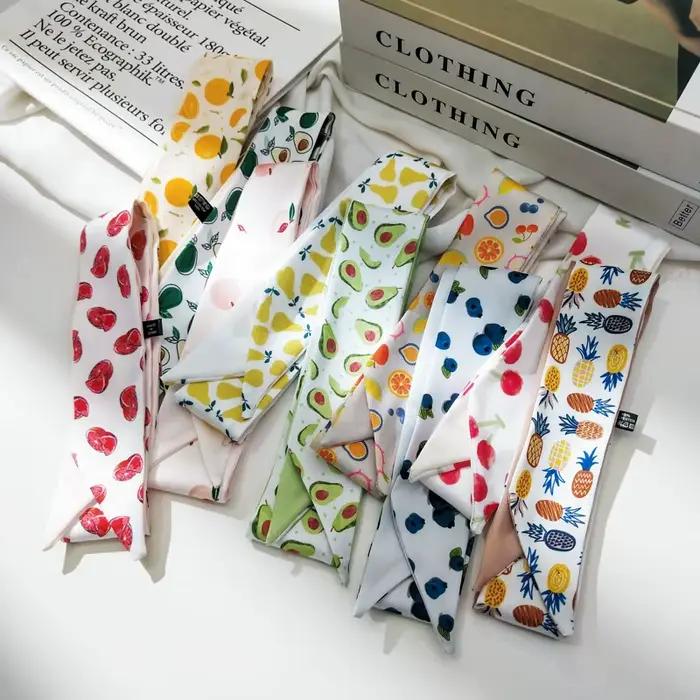 Petit foulard à fleurs et fruits créatifs