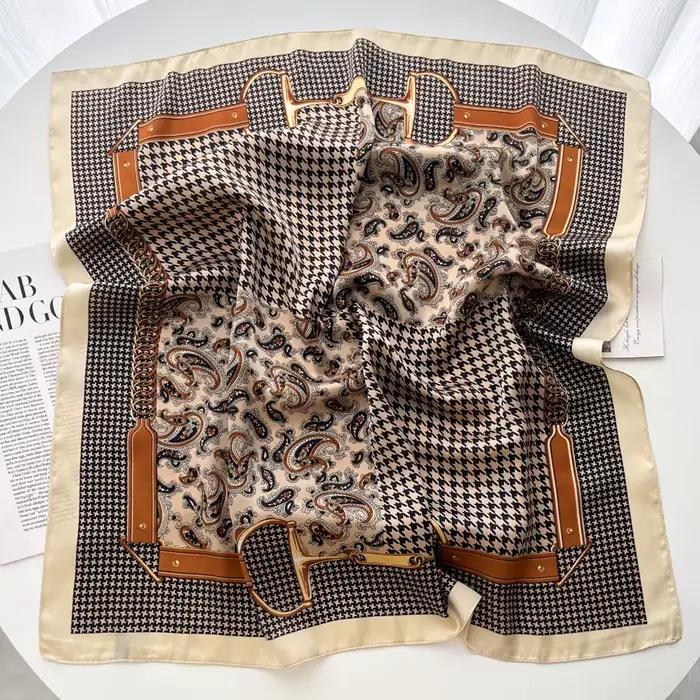 Foulard carré imprimé de luxe pour femmes