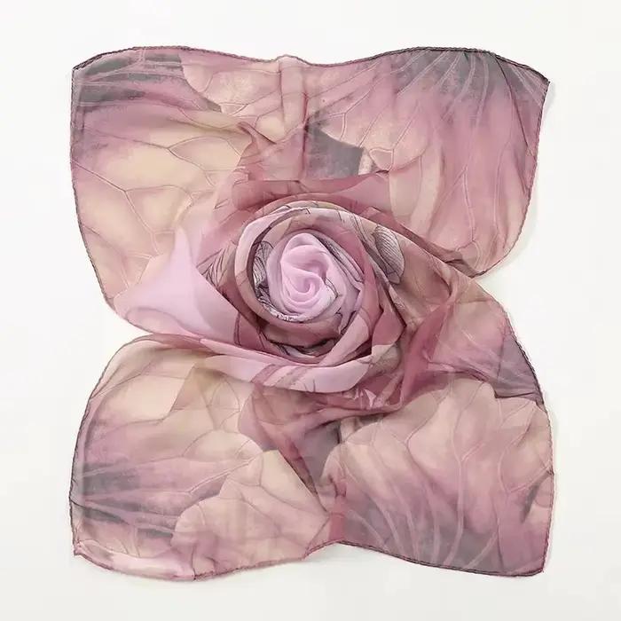 Écharpe en mousseline de soie imprimé Lotus