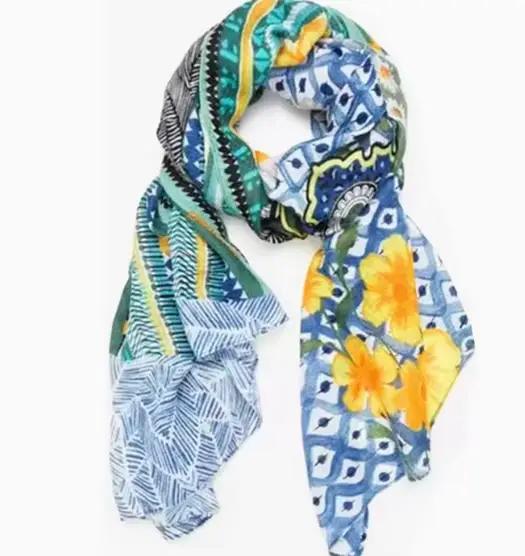 Écharpe triangle imprimée polyvalente tendance colorée pour femmes pour différentes occasions et looks