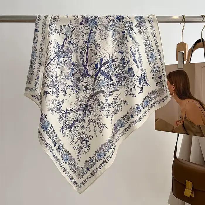 70 cm nouvelle mode carré écharpe femmes imprimé fleuri Design Bandanas dame foulards bandeau mouchoir cheveux marque de luxe en gros