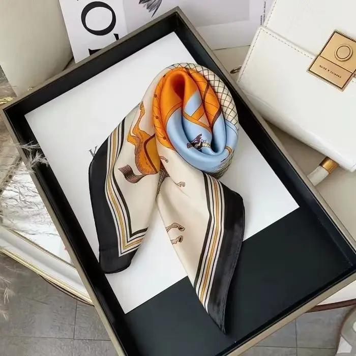 Écharpe HYKMAIYW en soie de luxe pour femmes, foulard en satin, bandana animal de compagnie pour occasions décontractées printemps été