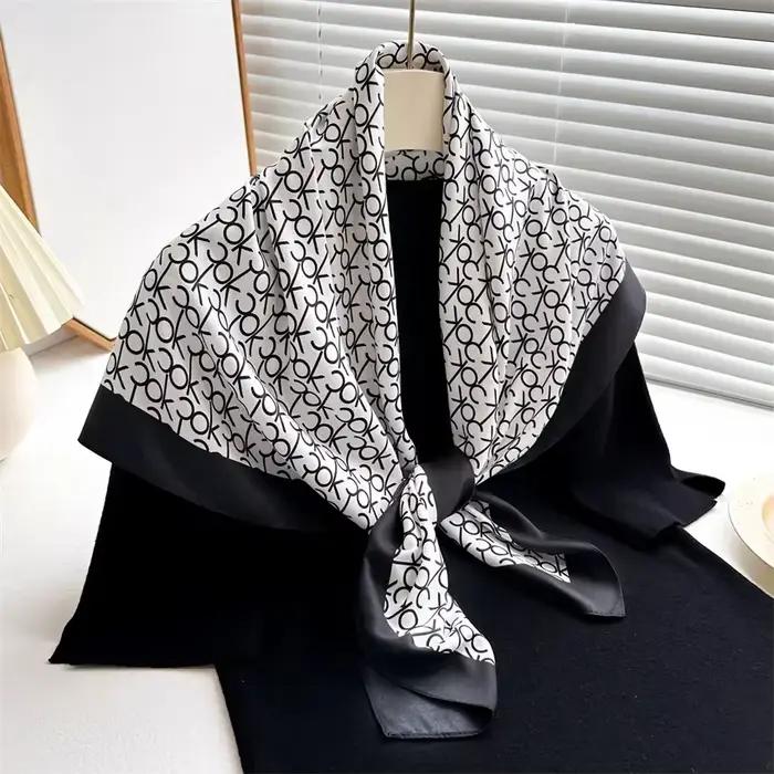 Foulard en polyester à lettres imprimées pour femmes, élégant et moderne, idéal pour toutes les occasions printanières et estivales