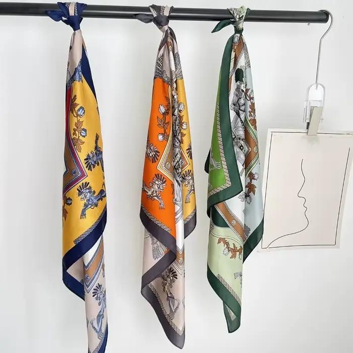 Foulard carré en satin vintage à imprimé équestre multifonctionnel pour femmes, élégant bandeau pour cheveux, protection solaire, idéal pour toutes les saisons et occasions extérieures