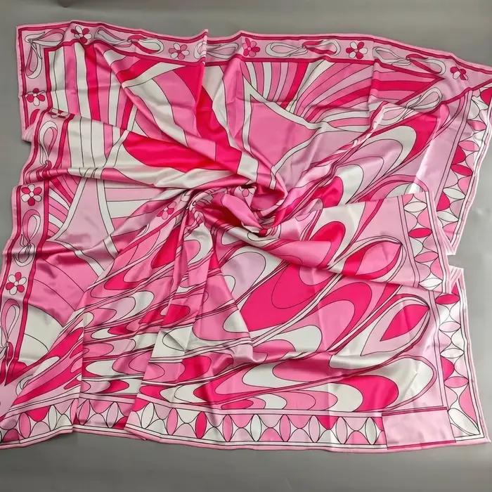 Nouvelle Écharpe en Soie Rose 2026 au Design Tendance avec Logo Signature Lettre