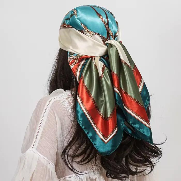 Foulard Carré en Soie de Luxe pour Femme 90x90cm