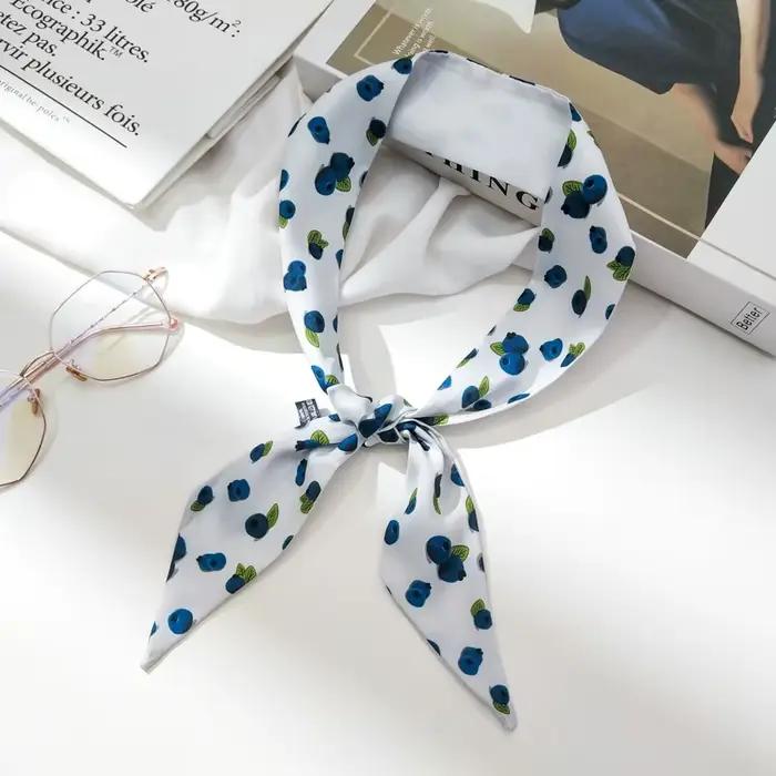 Petit foulard à fleurs et fruits créatifs