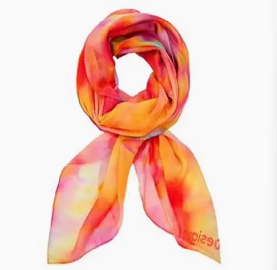 Écharpe triangle imprimée polyvalente tendance colorée pour femmes pour différentes occasions et looks