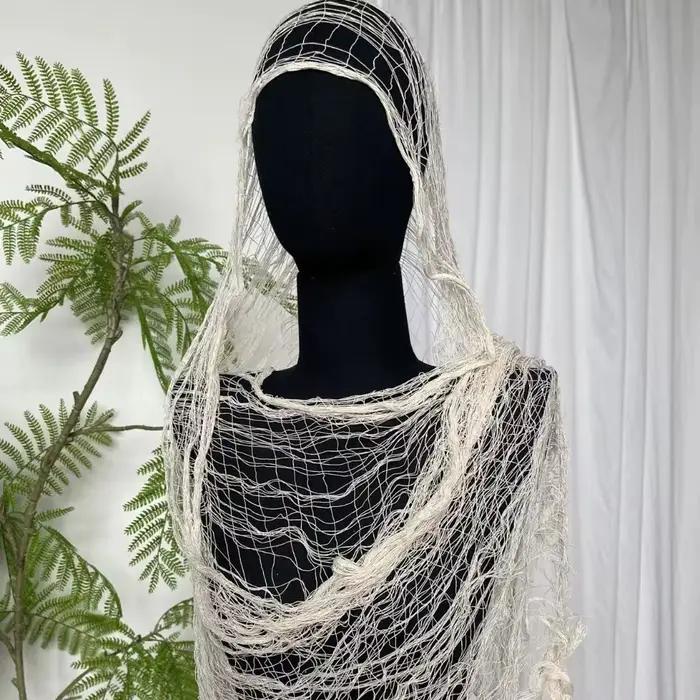 Écharpe légère et tendance en détresse