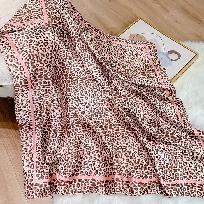 Foulard en soie élégant pour femmes, multifonctionnel, imprimé, carré, adapté aux quatre saisons, pour occasions décontractées et formelles