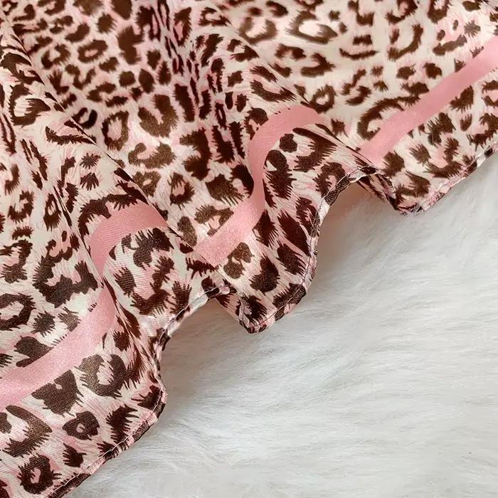 Foulard en soie élégant pour femmes, multifonctionnel, imprimé, carré, adapté aux quatre saisons, pour occasions décontractées et formelles