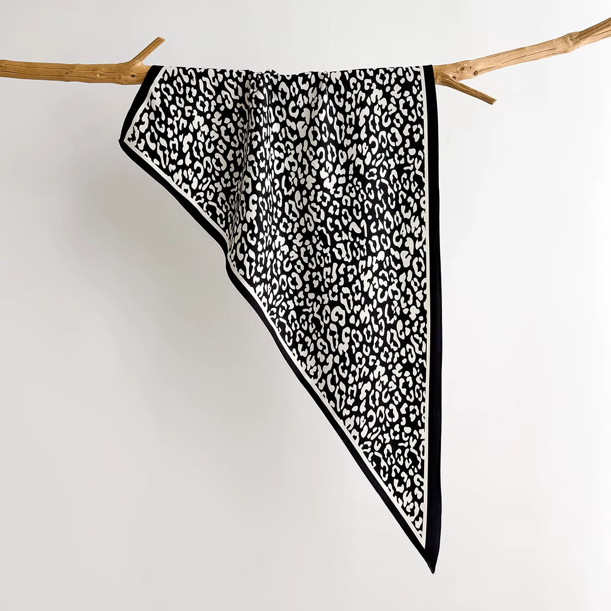 Écharpe carrée imprimée léopard pour femmes, foulards en soie imitation douce, bandanas, hijab de lu