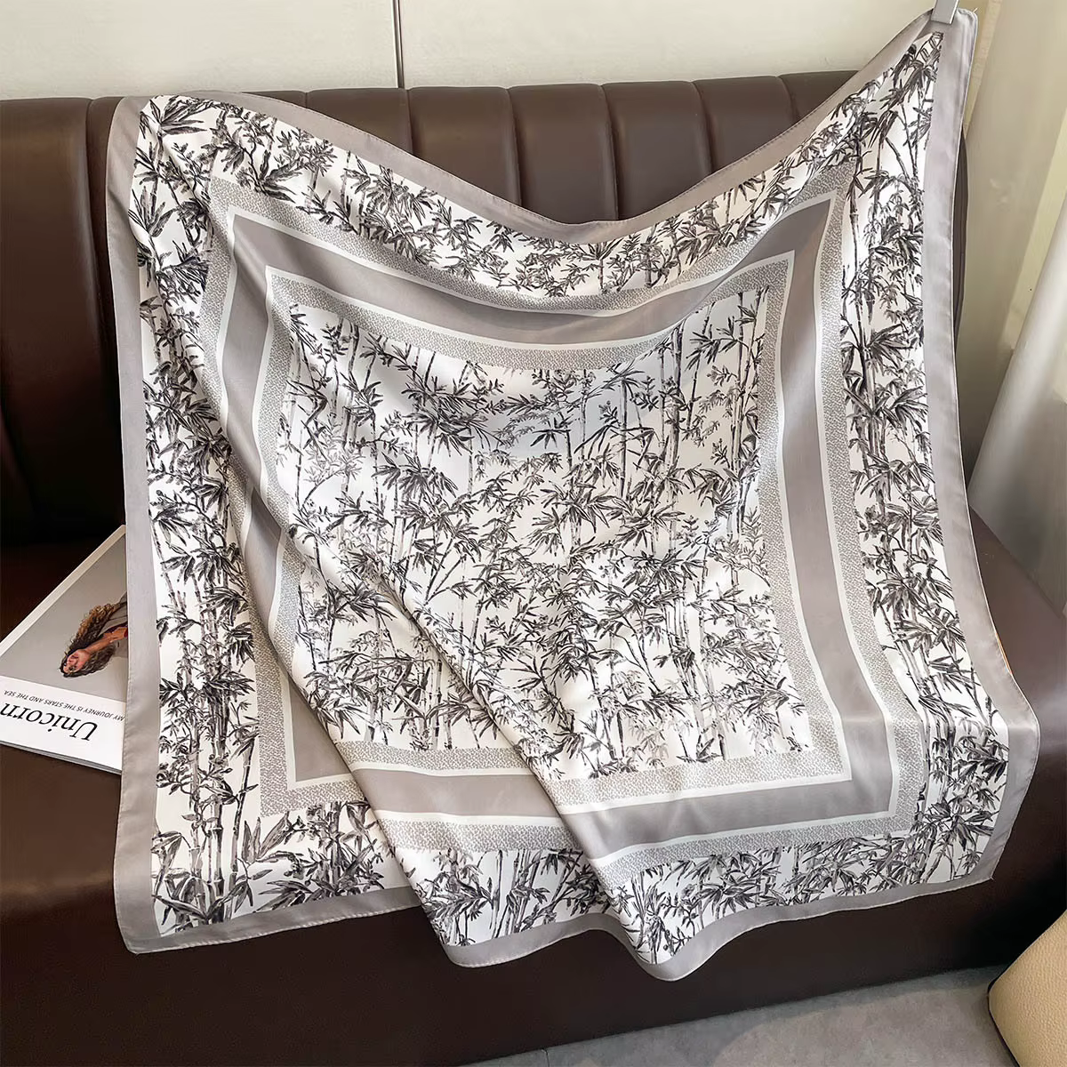 Foulard carré de luxe en soie pour femmes, châle de cou à la mode, chaînes élégantes, Bandanas Hijab