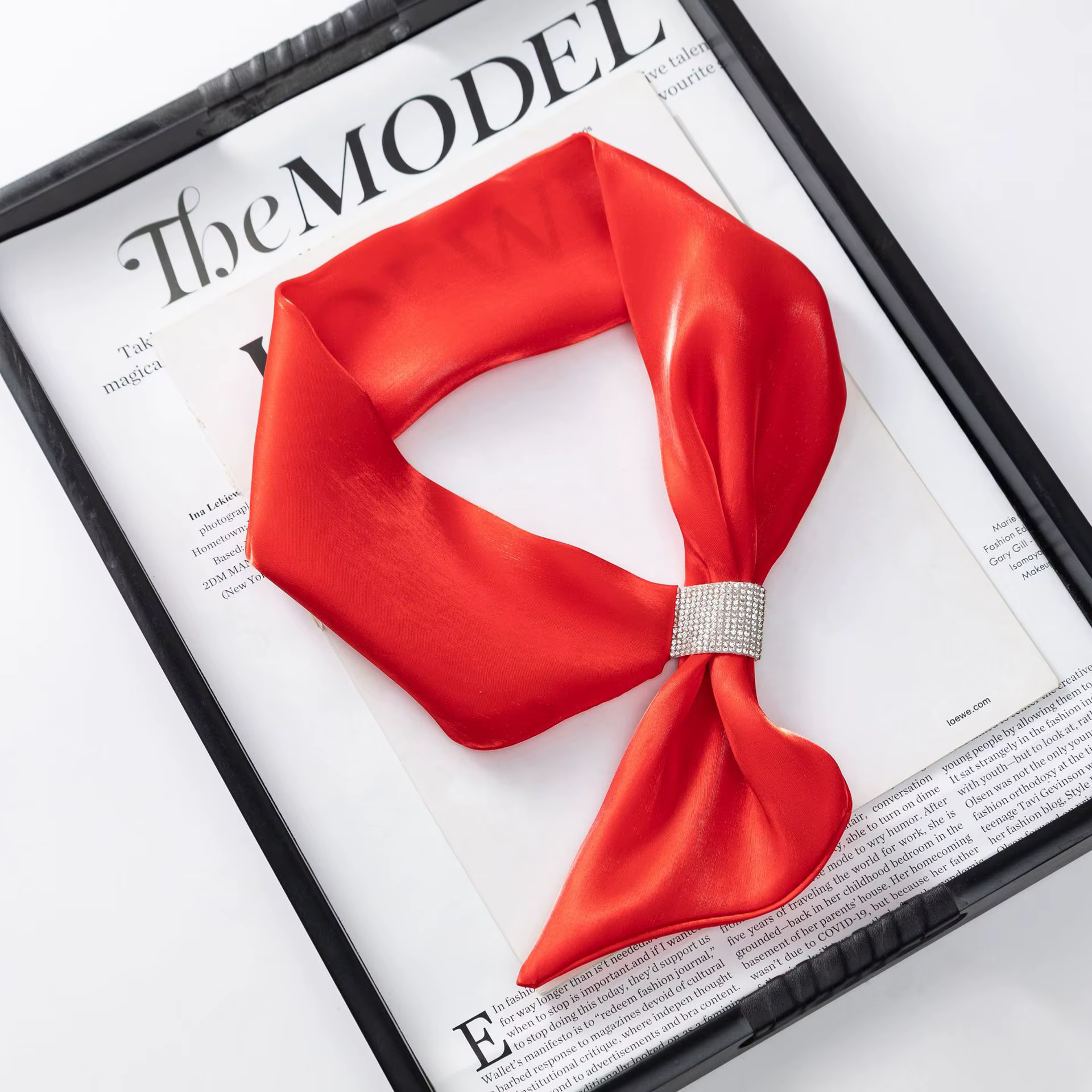 Écharpe longue et étroite rouge : Double couche, tendance pour femme, légère et polyvalente, style b