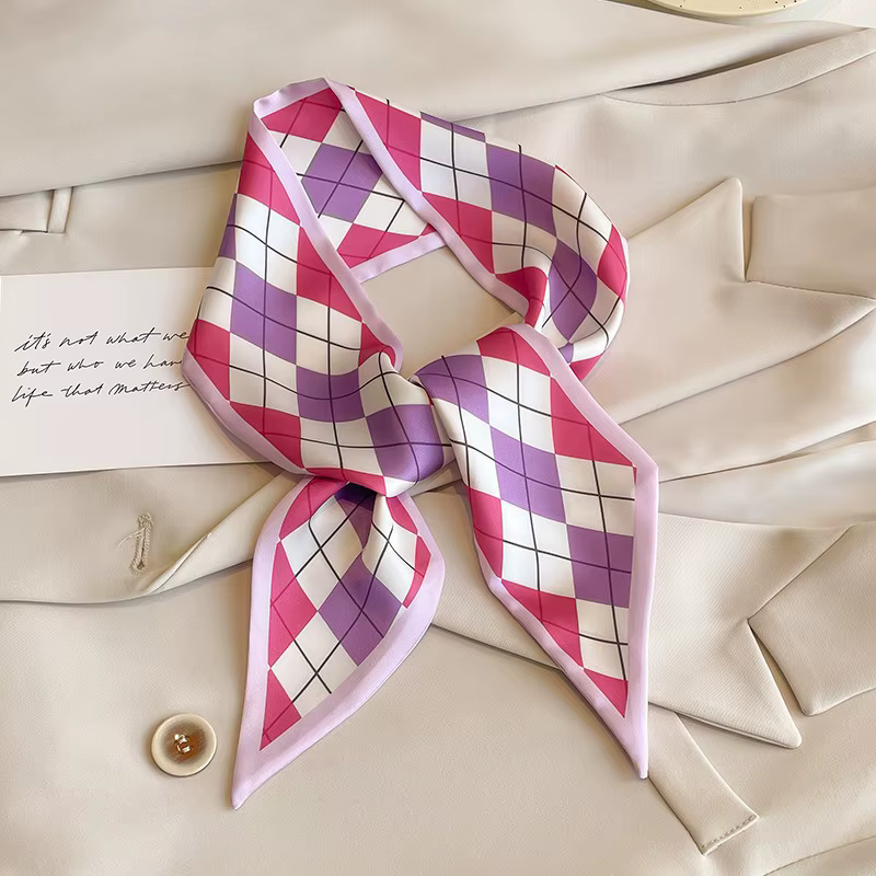 Superbe écharpe longue en soie violette pour femme, style bandana léger et polyvalent, idéale pour l