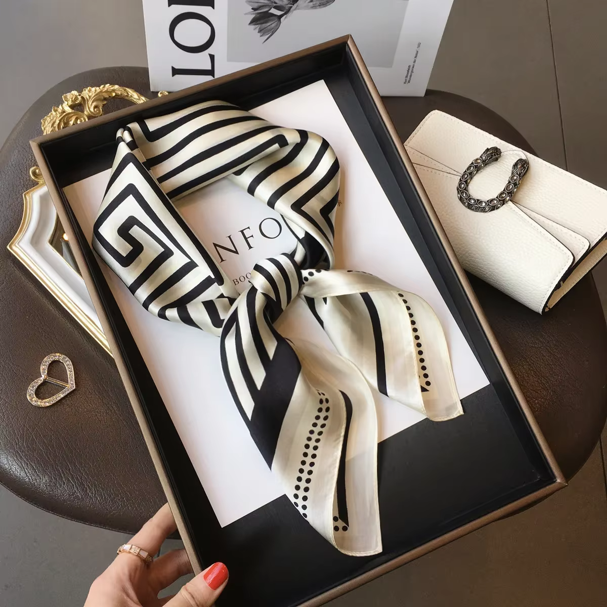 Foulard carré 100% soie véritable pour femmes, bandeau, cravate, poignet, ruban pour cheveux, marque
