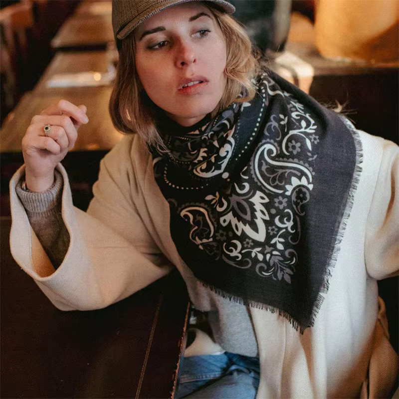 Écharpe vintage pour femme, imprimé floral rétro paisley, foulard carré à bords effilochés, châle lé