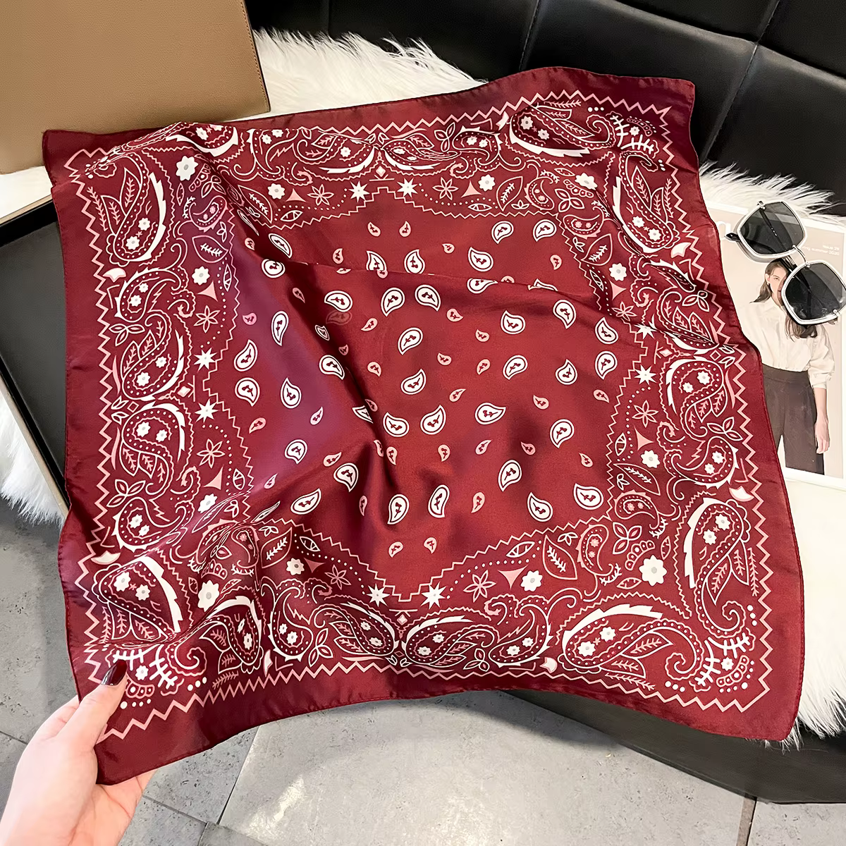 Écharpe carrée en satin à imprimé chaîne vintage, douce et légère, accessoire de mode féminin pour c