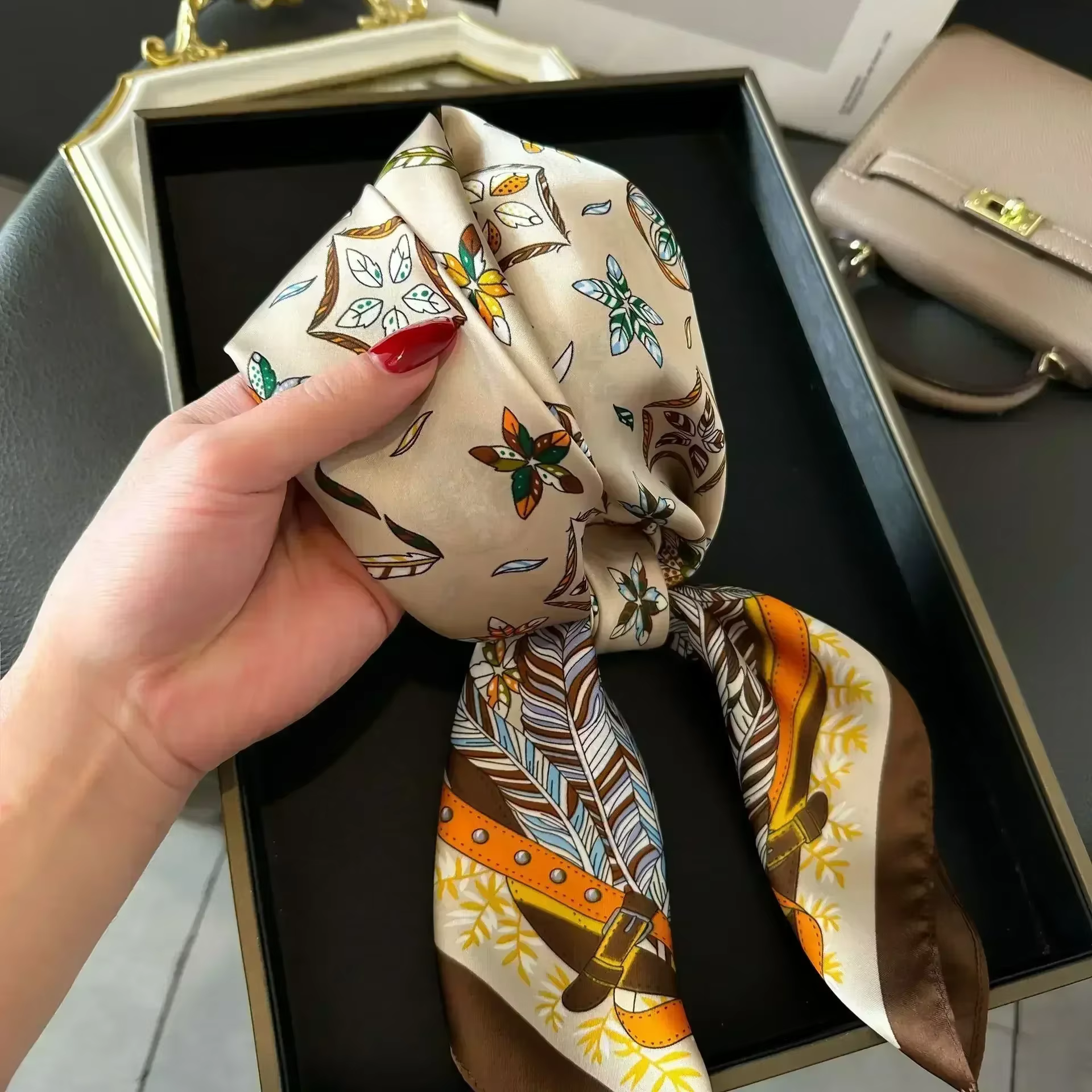 Foulards en soie pour femmes, foulard carré de luxe en soie à carreaux pour filles, bandeau en satin
