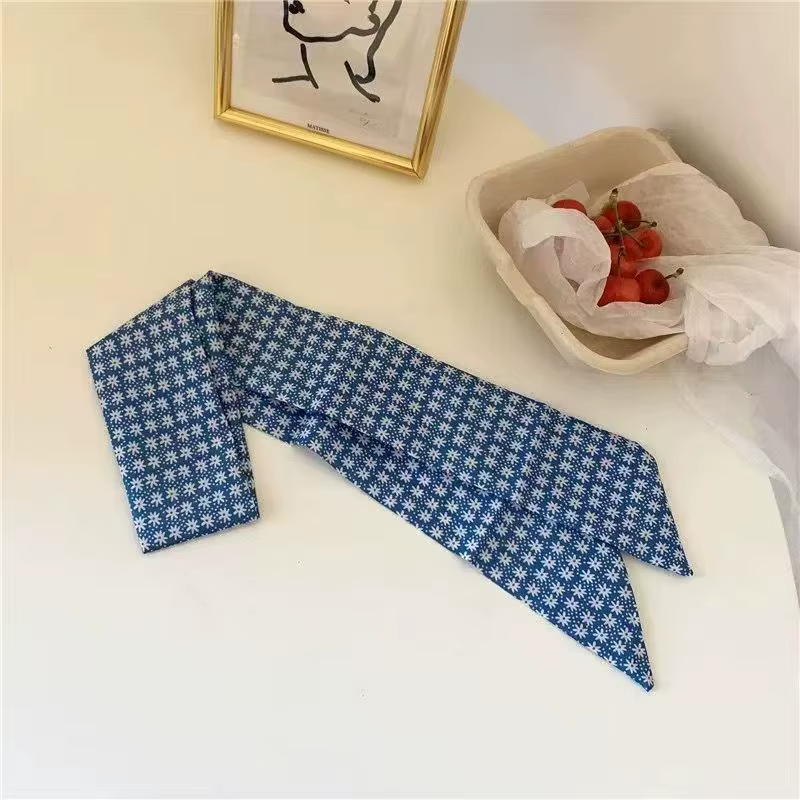 Écharpe en soie vintage bleu marine pour femme, foulard bohème esthétique, idéal pour les fêtes, les