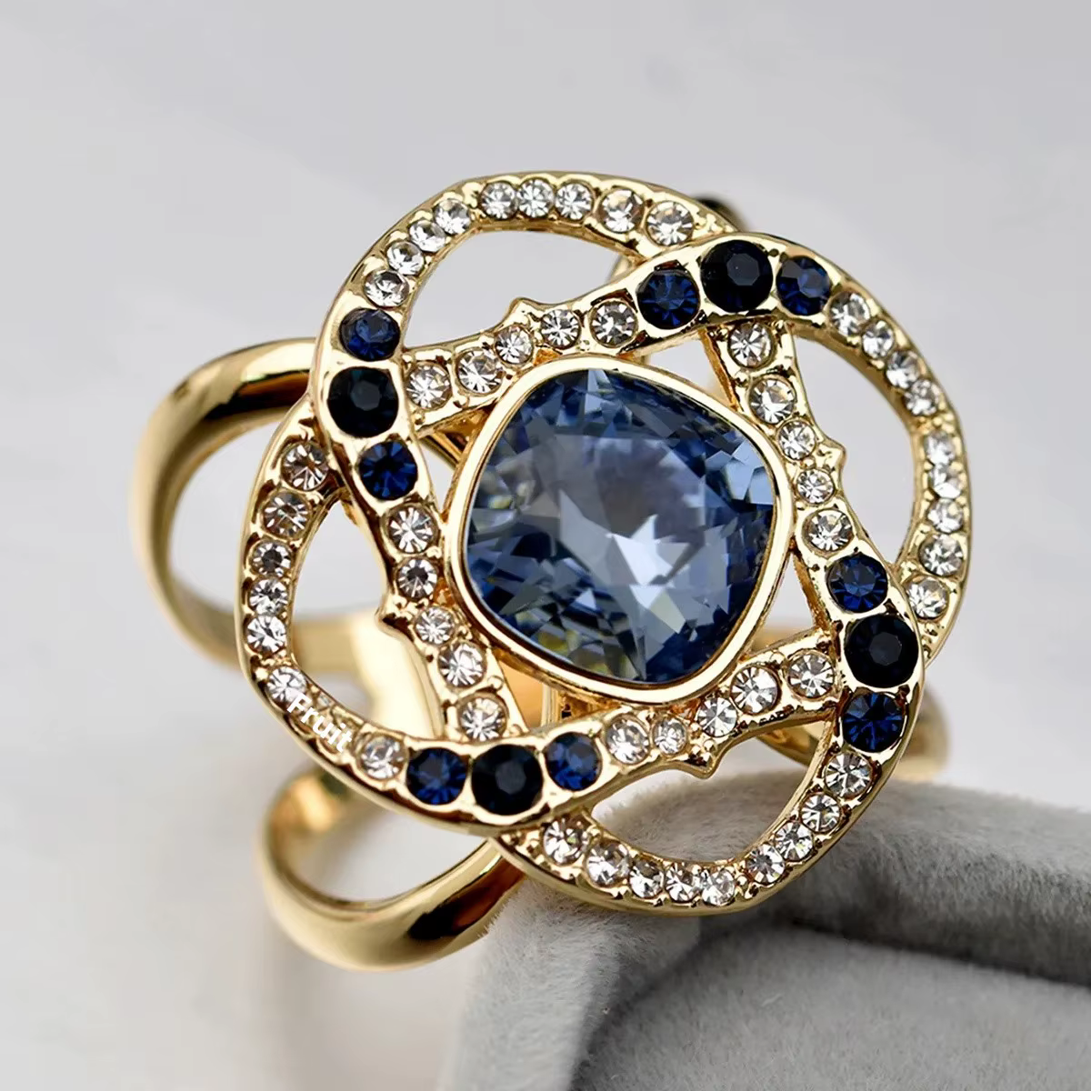 Nouveau classique en forme de X perle écharpe anneau élégant polyvalent petite écharpe carrée de lux