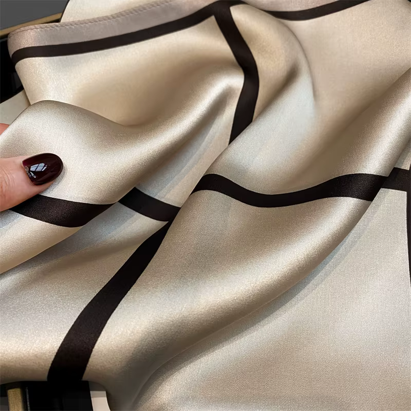 100% Foulard en soie véritable nouveau 70CM châle naturel enveloppes femmes dames mode foulards Foul