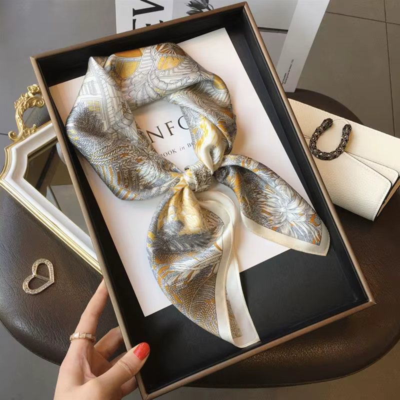 Foulard en soie haut de gamme dame 70*70cm Foulard carré en soie femmes bandeau en Satin doux Foular