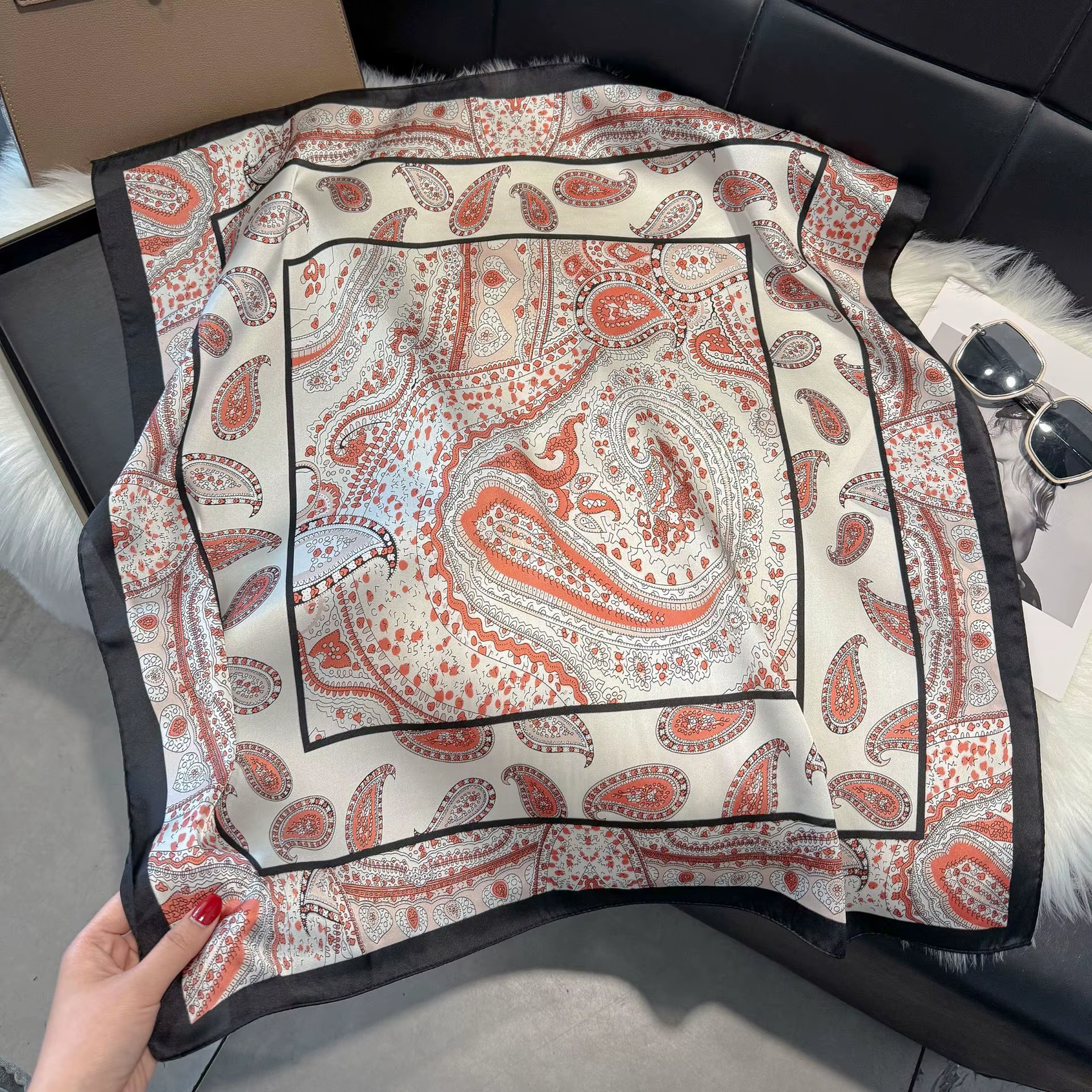 Foulard carré de style européen et américain en soie simulée 70 cm, imprimé cachemire rétro, bandeau