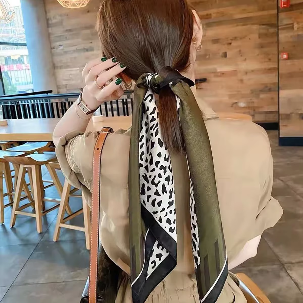 Foulard en soie florale rose 70cm pour femmes, simulé de soie, frais et élégant, polyvalent, sacs po