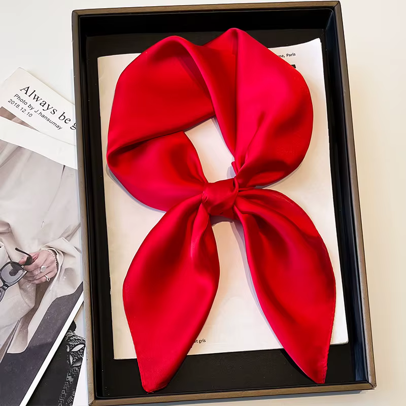 Écharpe simple de couleur unie pour femme, petit foulard carré en fausse soie de 70 cm, style basiqu