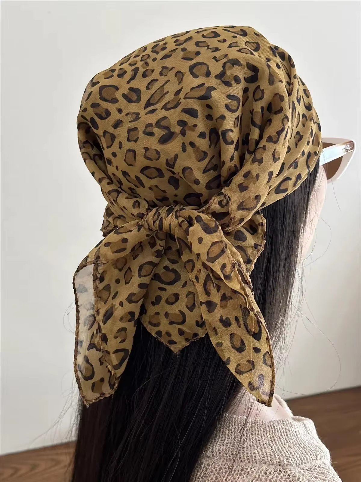 Foulard carré rétro imprimé léopard pour femmes, foulard en Satin à bord fin, bandeau de tête, mode