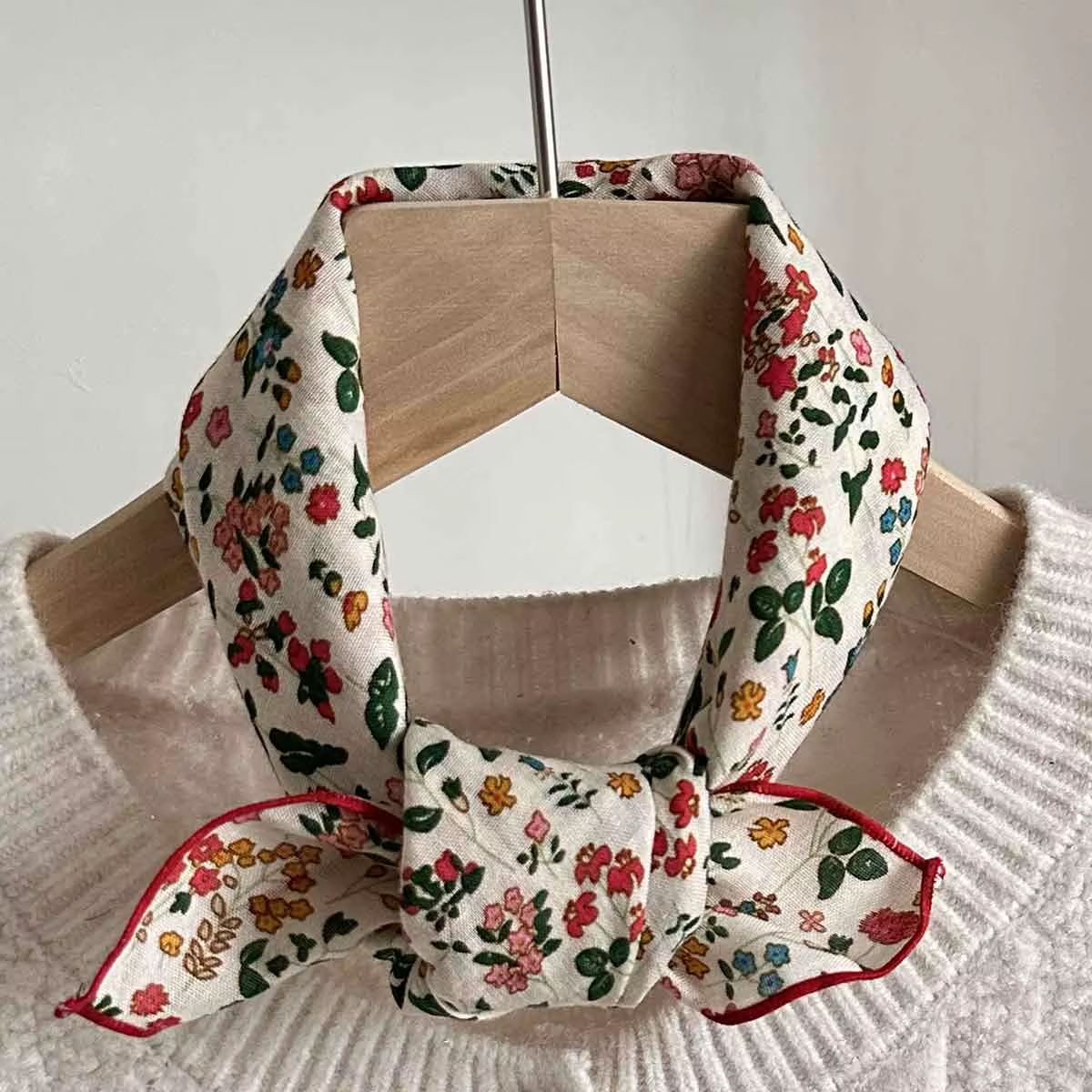 Printemps et été nouvelle petite écharpe en soie pour femmes bohème petite écharpe carrée européenne