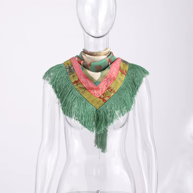 Foulard carré vintage en satin pour femme avec pompons, imprimé, collection Printemps-Été 2026, acce