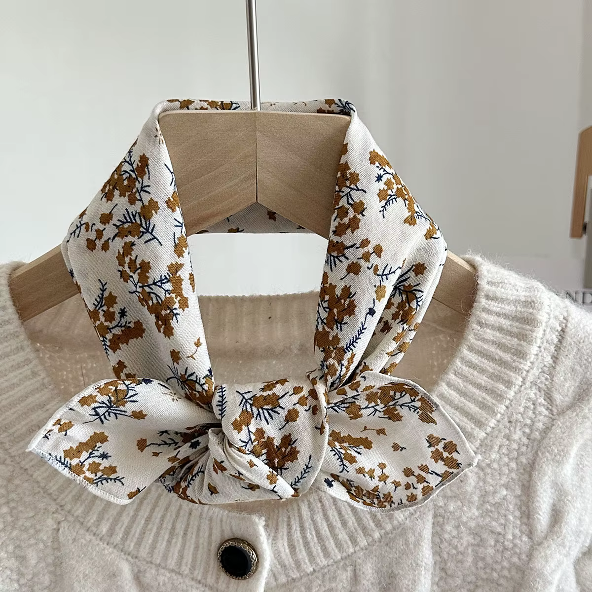 Printemps et été nouvelle petite écharpe en soie pour femmes, petite écharpe carrée bohème confortab