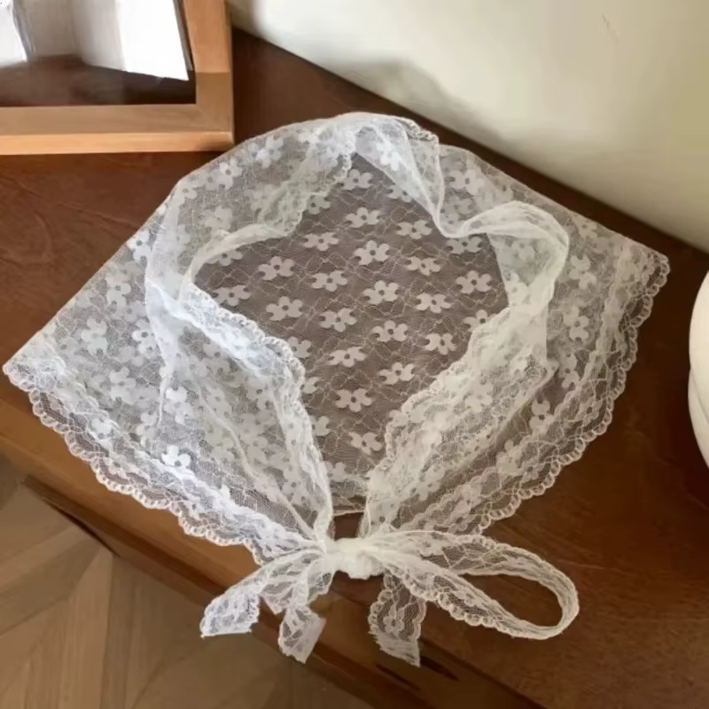 Écharpe triangulaire en dentelle brodée pour femme, Nouveauté 2026, avec découpes ajourées, accessoi