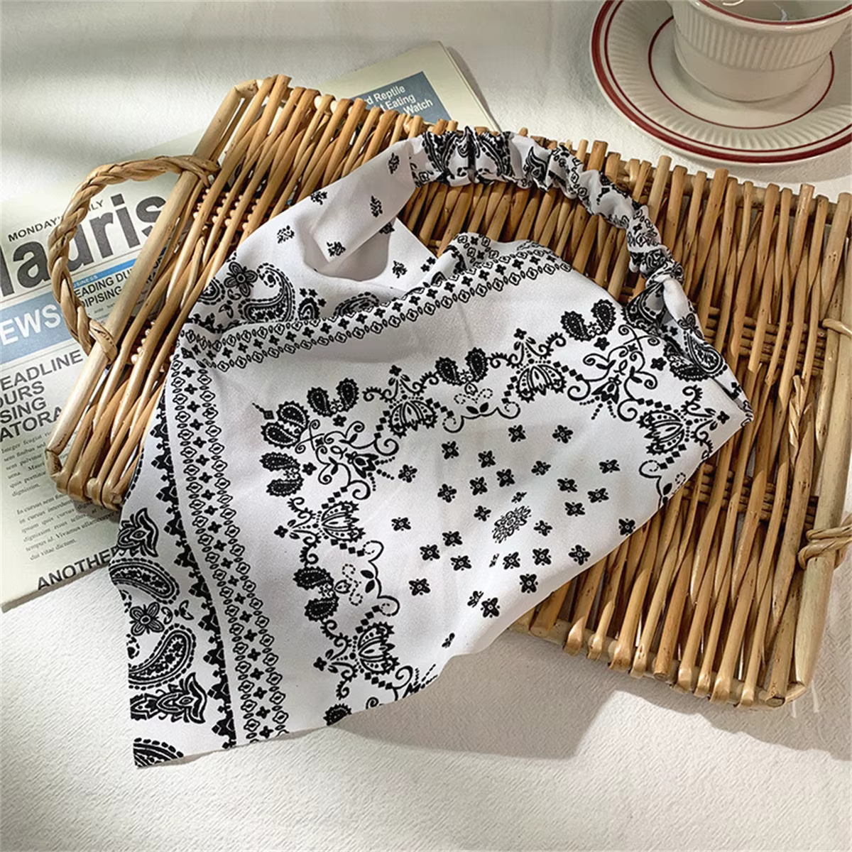 Une écharpe rétro net rouge nouveau bandeau tissu femmes triangle bandeau respirant bandeau élastiqu