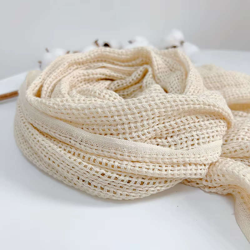 Écharpe évidée pour femme, design doux, mode